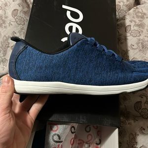 Peluva minimalist shoes. Barefoot shoe